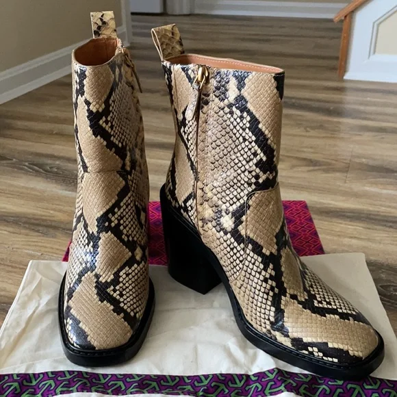 Tory Burch Heeled Ankle Boot Stamped Snake Printed Leather Pale Desert Roccia - Picture 2 of 16